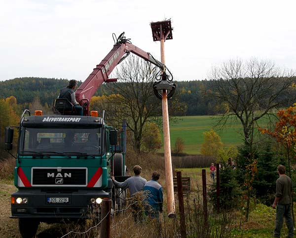 stavba hnízdní podložky pro čápy - Kakovice